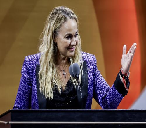哈蒙拒绝回马刺：我很享受重返女篮球队我不是在等待NBA的机会