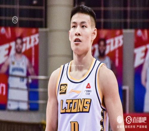 林秉圣是19年CBA落選秀廣廈在去年的選秀大會用第四順位選中了他