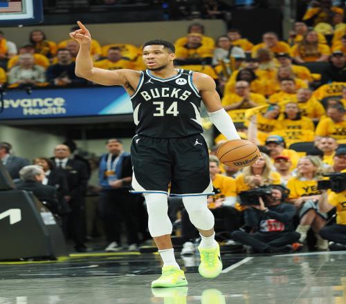 Windhorst：馬刺火箭籃網(wǎng)和鵜鶘是關(guān)注字母哥的球隊！