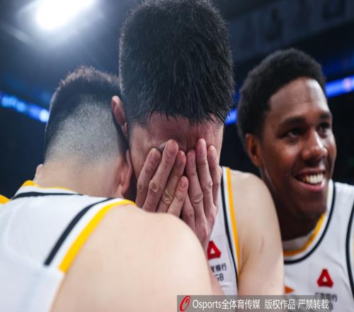 雙喜胡金秋妻子更博：十年圓夢屬于我們五周年最好的禮物