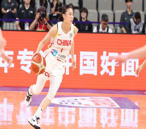 傳射俱佳！王思雨半場9分鐘3中3貢獻(xiàn)11分5助罰球7中5