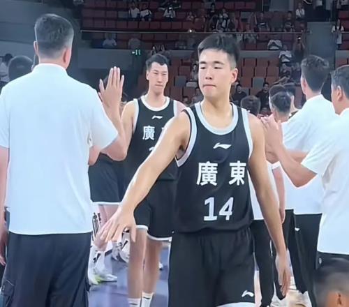 廣東隊(duì)9573四川隊(duì)，收獲2連勝！徐杰張文逸分別砍下22分