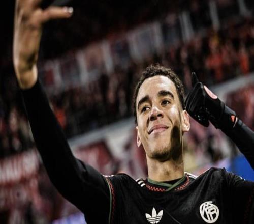 孔帕尼：穆西亞拉帶回了很多正能量，現(xiàn)在最重要的是融入球隊(duì)