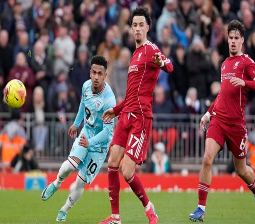 爆冷！點(diǎn)球罰丟，英超衛(wèi)冕冠軍又翻車：尷尬4連平，狂丟8分