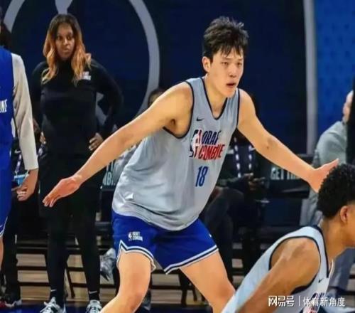 17+10+3，剛剛！主帥發(fā)聲，楊瀚森進步顯著...