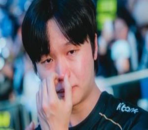 眼淚傳達(dá)的兩種情緒：Bdd再克強(qiáng)敵進(jìn)決賽，Duro后臺(tái)掩面痛哭