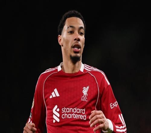 ?；倏耍涸谲?chē)庫(kù)顛球是因?yàn)闊釔?ài)足球球隊(duì)還沒(méi)有松懈的資本