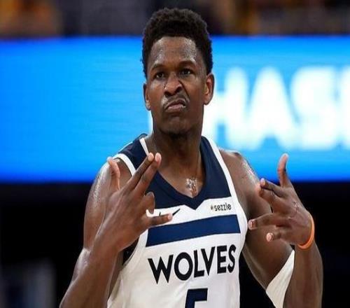 那個試訓(xùn)時偷懶的少年如今正用最年輕三分紀(jì)錄叫板庫里