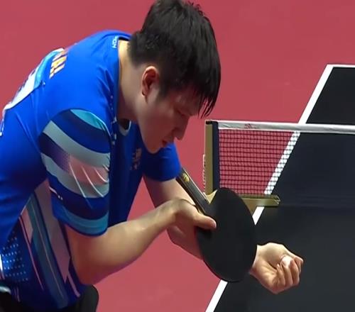 40開門紅！樊振東踏上衛(wèi)冕之路，周雨被打服氣：我就想贏一局