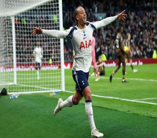 不容易，熱刺自本賽季英超首輪以來首次在聯(lián)賽主場取勝