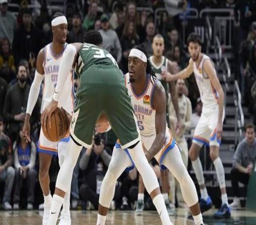 一邊倒！衛(wèi)冕冠軍不講理：亞歷山大轟40+11+7，字母哥心不在焉