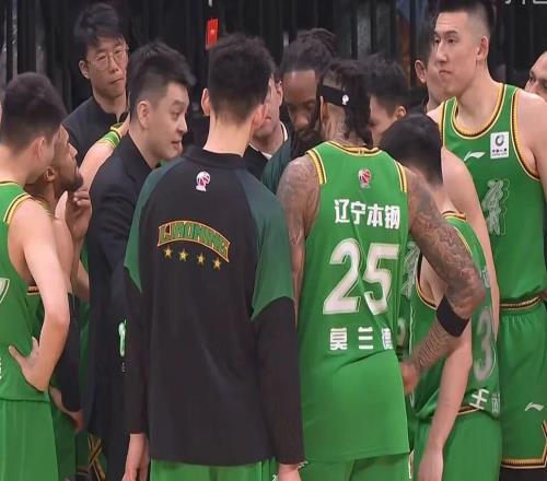 遼寧男籃26分慘敗，全場被上海男籃壓制，張陳治鋒15+7張鎮(zhèn)麟16分