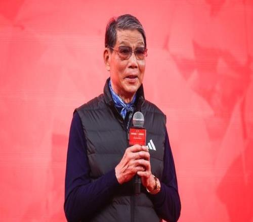 上海海港隊(duì)徽添第四顆星，實(shí)現(xiàn)中超三連冠