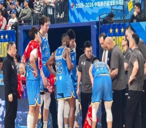 北京不敵廣廈引熱議！球迷狂刷官媒“抓緊換外援不然今年又白忙”