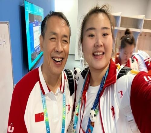 宮魯鳴慧眼識珠！2.01米女博主完壓大外證身手24歲入生涯最巔峰