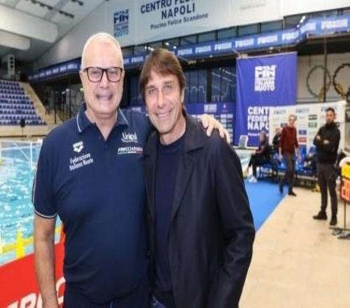 給朋友捧場(chǎng)，孔蒂現(xiàn)場(chǎng)觀戰(zhàn)意大利水球隊(duì)的比賽