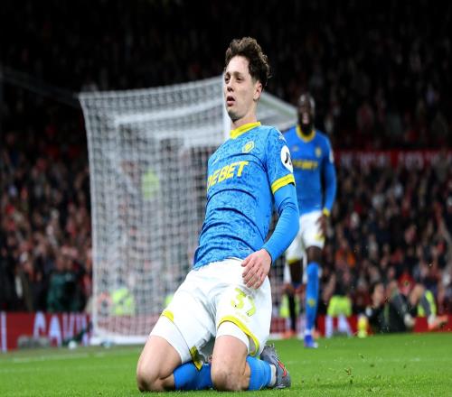 客場(chǎng)逼平曼聯(lián)止頹，狼隊(duì)終結(jié)各項(xiàng)賽事12連敗