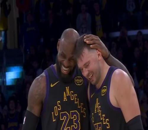 雷迪克：讓東契奇打有球且讓詹姆斯打無(wú)球是個(gè)挑戰，籃球只有一個(gè)