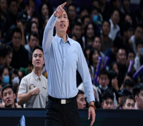 張慶鵬把北控帶廢了！無防守，無籃板，亂用人，名記曝不下課！