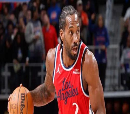 小卡關(guān)鍵搶斷是犯規(guī)！裁判三秒內(nèi)連續(xù)兩次漏判快船19分逆轉(zhuǎn)活塞