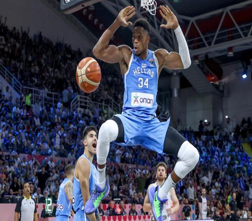 努爾基奇：國際賽場和NBA完全不同但字母哥仍然具有統(tǒng)治力