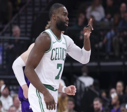 50分爆發(fā)！場(chǎng)均30分6板5助，3億合同真不貴，他打成聯(lián)盟第一小前