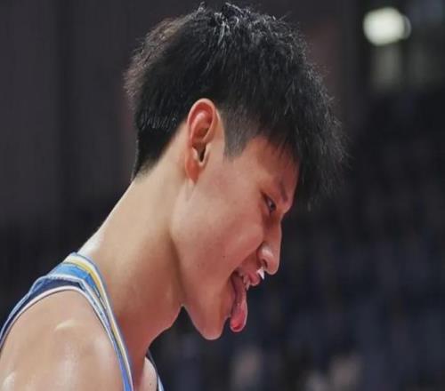 目送壓哨絕殺！周琦暴怒！這樣咋打NBA啊...