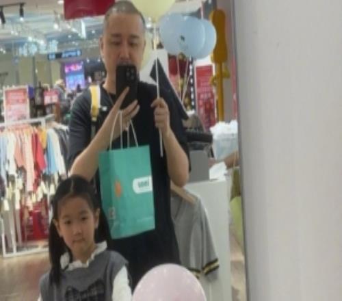 Dys笑笑：這一年陪孩子陪爸媽養(yǎng)身體減到68了S賽期間全程陪伴！