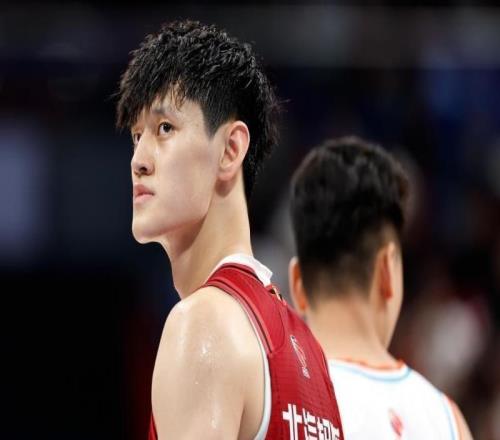 話題曾凡博、周琦、趙睿三年后一起簽頂薪合同