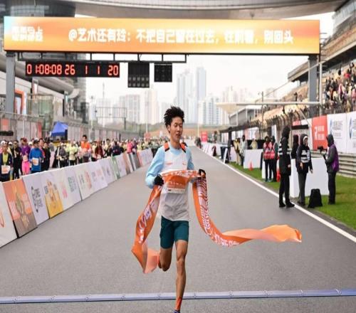 “蒸蒸日上”開(kāi)啟2026，新年第一跑詮釋文體商旅展融合