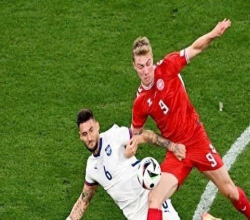 賽后竟然慶祝對手晉級，丹麥前鋒霍伊倫德引發(fā)爭議