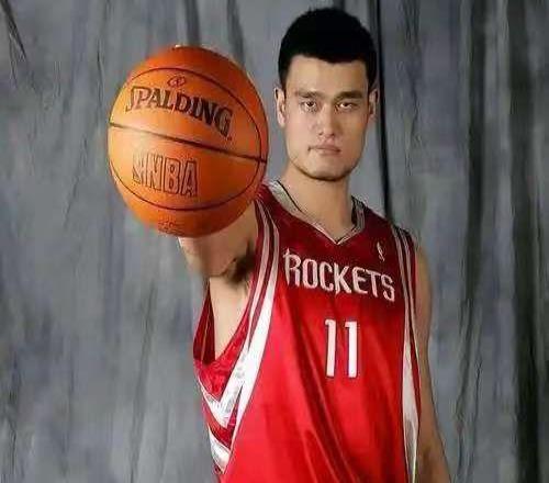 姚明45歲開始領(lǐng)NBA退休金，每月約1.3萬，網(wǎng)友：羨慕，淌口水了