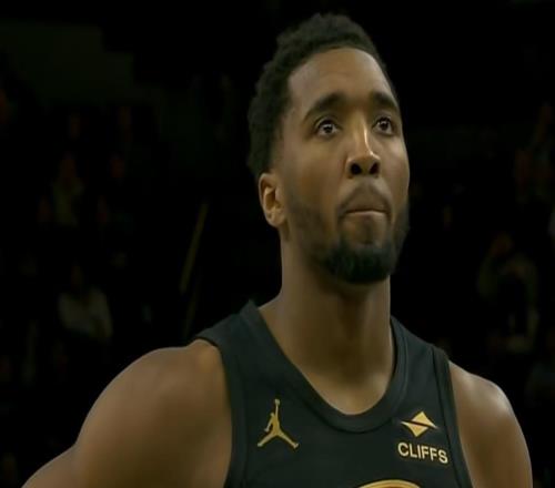 愛德華茲半場11分，離第三年輕萬分先生僅差12分！騎士隊4分領先