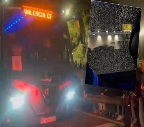 瓦倫西亞慘敗后在機(jī)場(chǎng)被球迷圍堵，球隊(duì)大巴玻璃被砸破