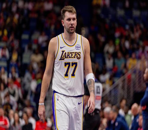 湖人消息：东契奇杀进mvp榜前三，小里陷桃色绯闻，30+7前锋加盟