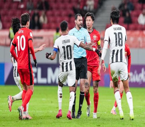 海港主場(chǎng)3球慘敗，球員笑得合不攏嘴，球迷怒斥：沒(méi)有榮辱心