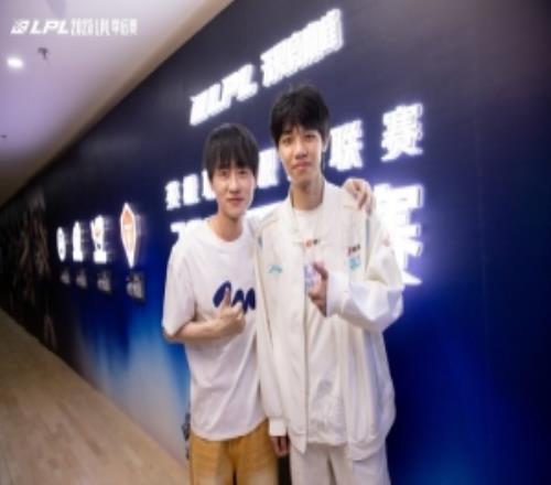 LPL官方分享Ming采訪選手返圖：老朋友們碰個(gè)面，共聚暢聊時(shí)刻