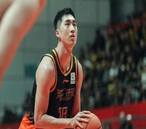 牛逼！26分8籃板13助攻，35萬年薪球員，一人完爆山東隊后衛(wèi)線