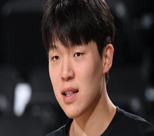 楊瀚森連續(xù)四場(chǎng)比賽未登場(chǎng)此前開(kāi)拓者主帥談培養(yǎng)計(jì)劃：也許會(huì)去發(fā)展聯(lián)盟，我不想把他放到火上烤