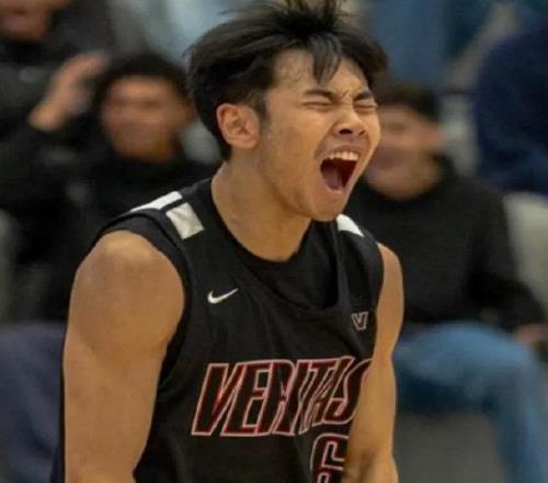 面對冠軍球隊，張博源再砍21分7籃板，他已經(jīng)是球隊頭號得分手！