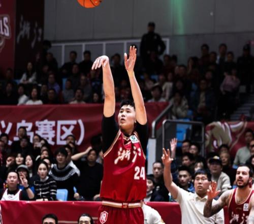 4中0！18歲國(guó)青大腿感受到職業(yè)聯(lián)賽殘酷，曾放話美高強(qiáng)度不如CBA