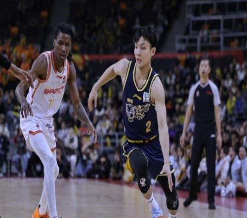 廣東男籃險(xiǎn)勝深圳贏下德比，杜潤旺復(fù)出徐杰命中制勝關(guān)鍵球