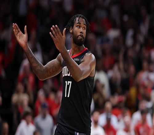 防守端的作用肉眼可見(jiàn)，但火箭鋒線新星在進(jìn)攻端又有些上頭了