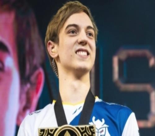 G2官方祝Caps生日快樂：uu們一起祝EU唯一真神生日快樂吧