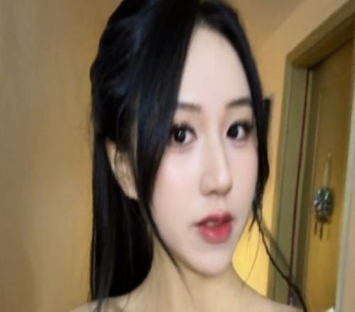 前LPL解說(shuō)suki曬照：今天像誰(shuí)