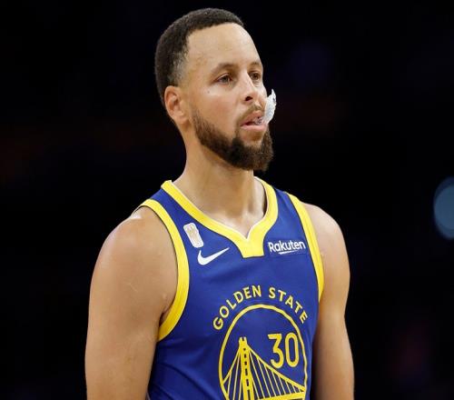 49分+9記三分球！就在今天，4項前無古人的NBA紀錄被庫里達成了