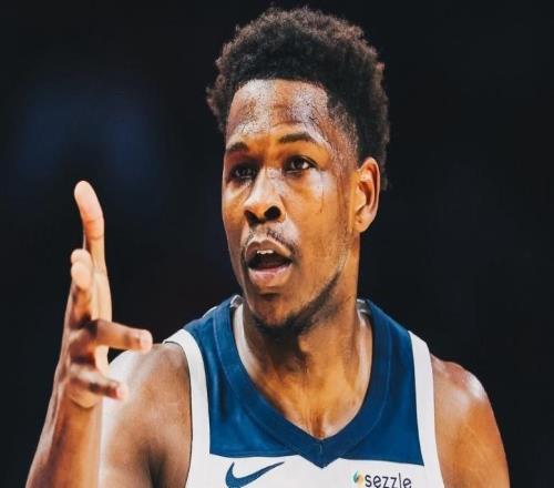 愛德華茲25+7+8一戰(zhàn)超越科比，米切爾30分難救主，森林狼復(fù)仇騎士