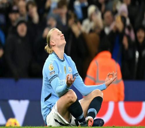 當(dāng)哈蘭德補(bǔ)齊頭球短板之后，一個(gè)足球場(chǎng)上完美的現(xiàn)代中鋒就此出現(xiàn)