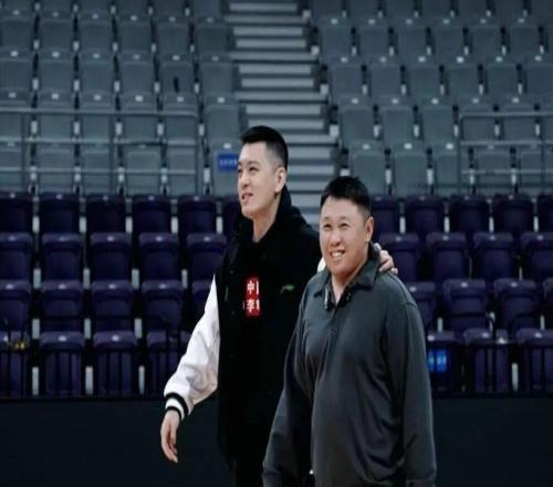 文藝二校男籃“牽手遼寧男籃小手拉大手”，續(xù)寫遼寧籃球冠軍榮光