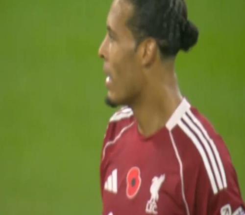 范戴克郁悶一戰！進(jìn)球被吹，折射送世界波，名宿開(kāi)炮：利物浦必輸